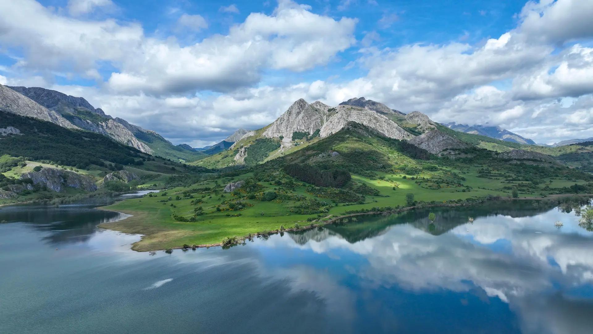 风景 自然 湖泊 云 山 水 电脑壁纸 4K壁纸