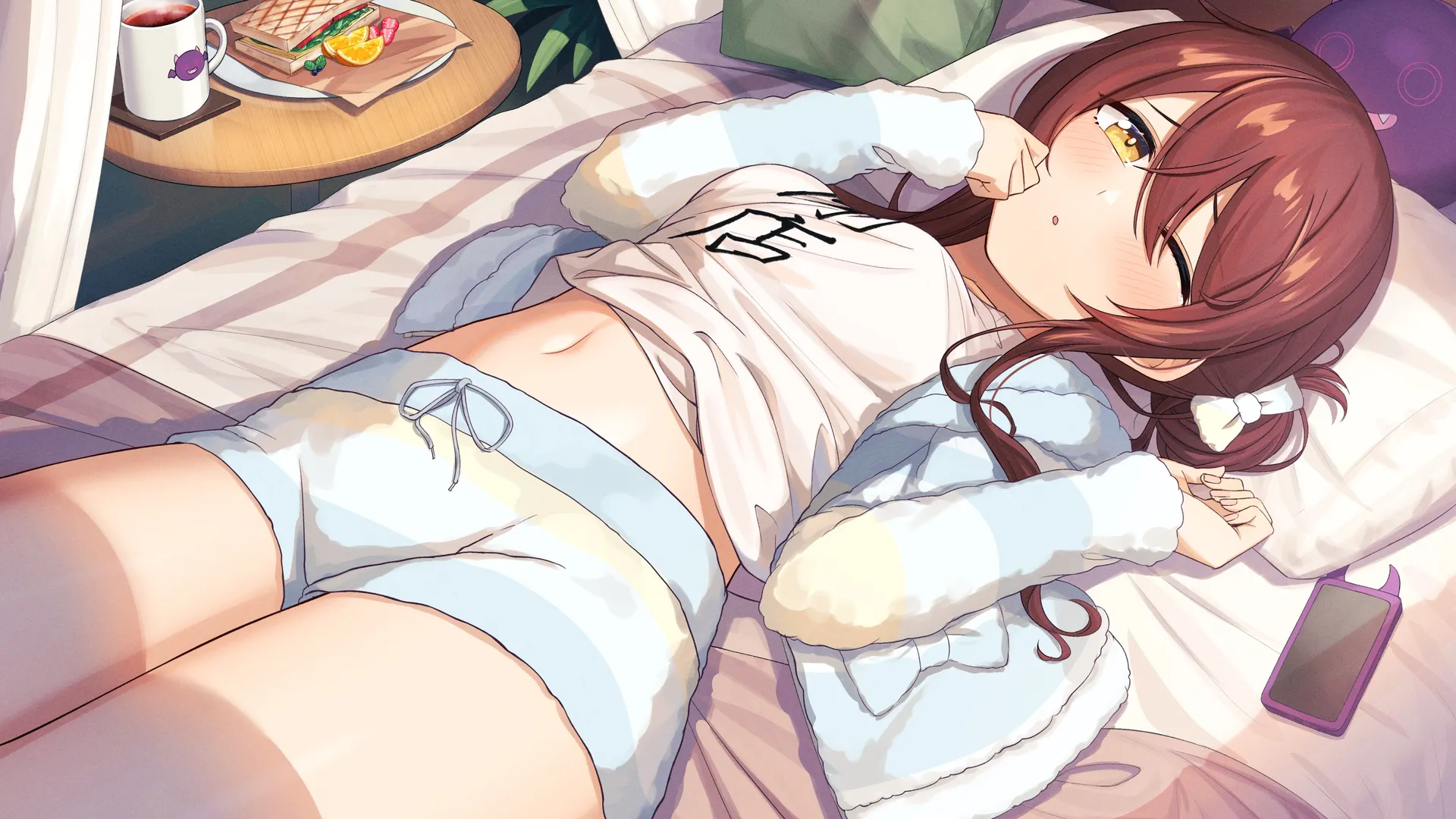黑发动漫女孩，黄眼三明治手机杯