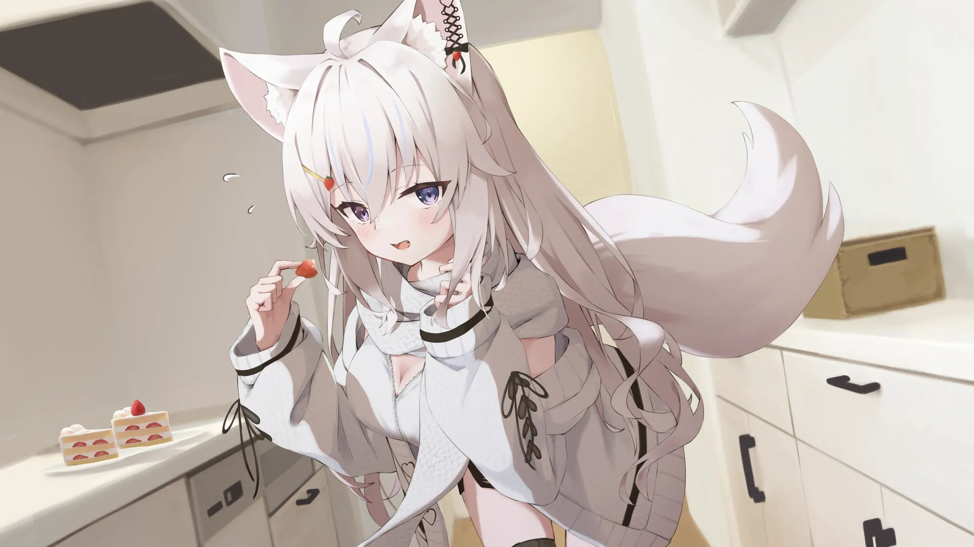 狐耳少女异色长发，草莓蛋糕糖果脸红。