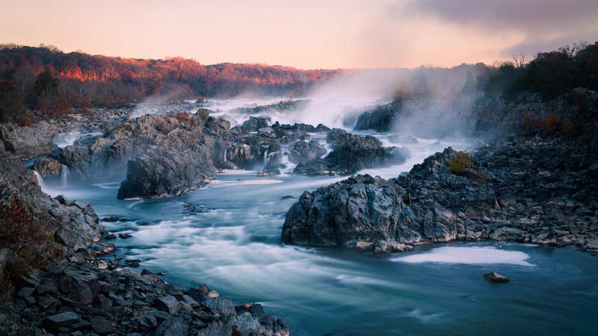 震撼自然风光高清壁纸——壮阔山河云海日出全景图